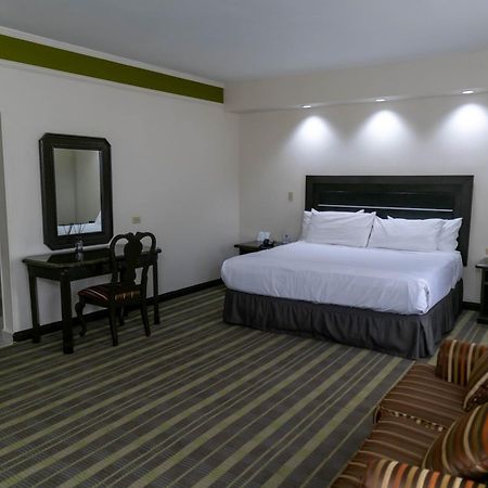 Best Western Hotel Plaza Matamoros Exterior photo