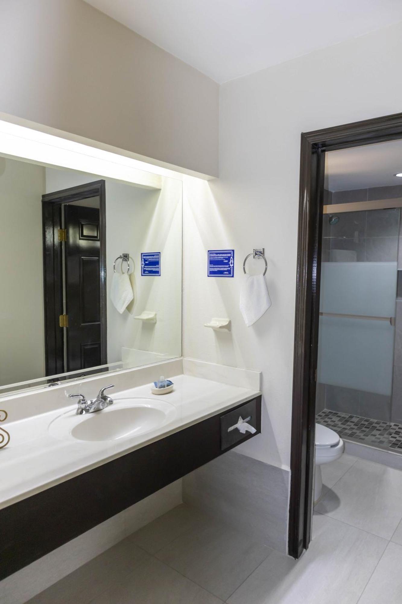 Best Western Hotel Plaza Matamoros Exterior photo