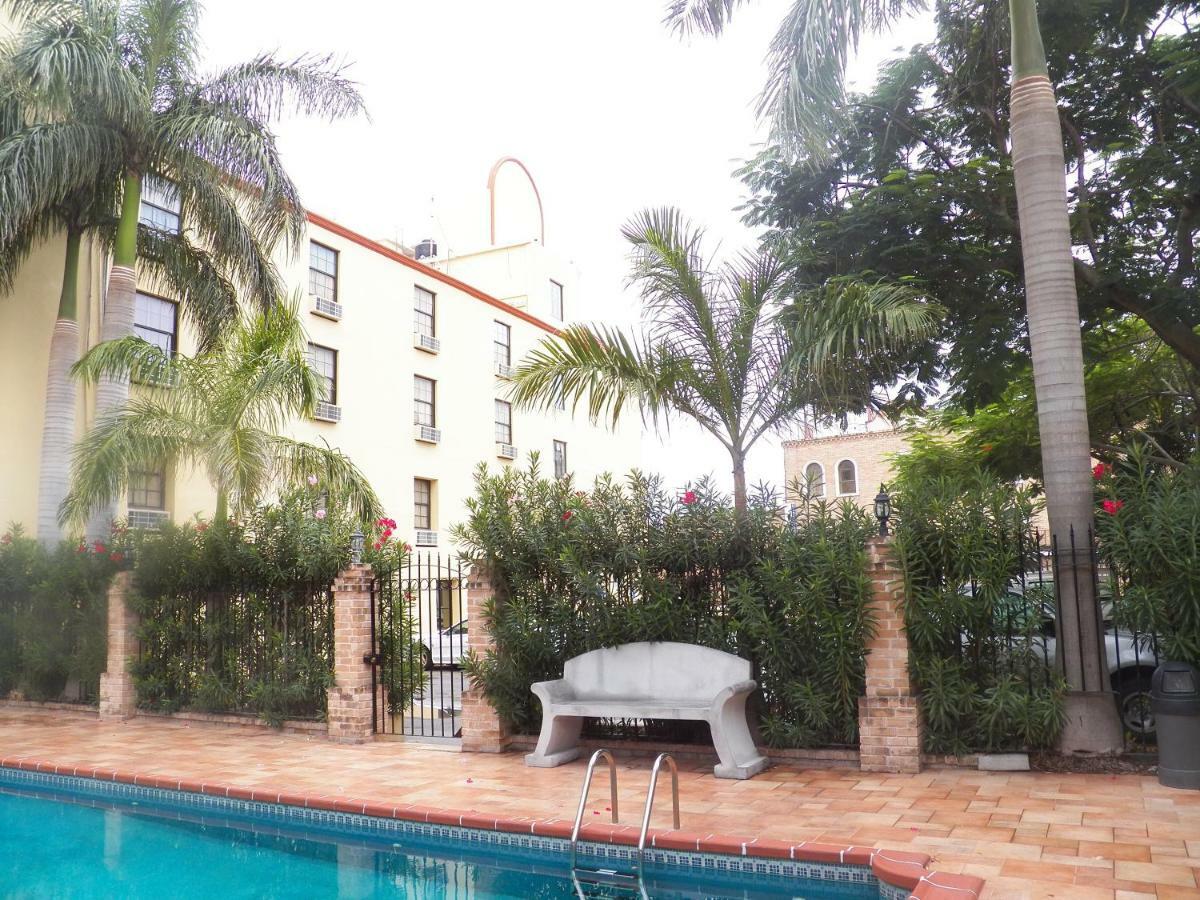 Best Western Hotel Plaza Matamoros Exterior photo